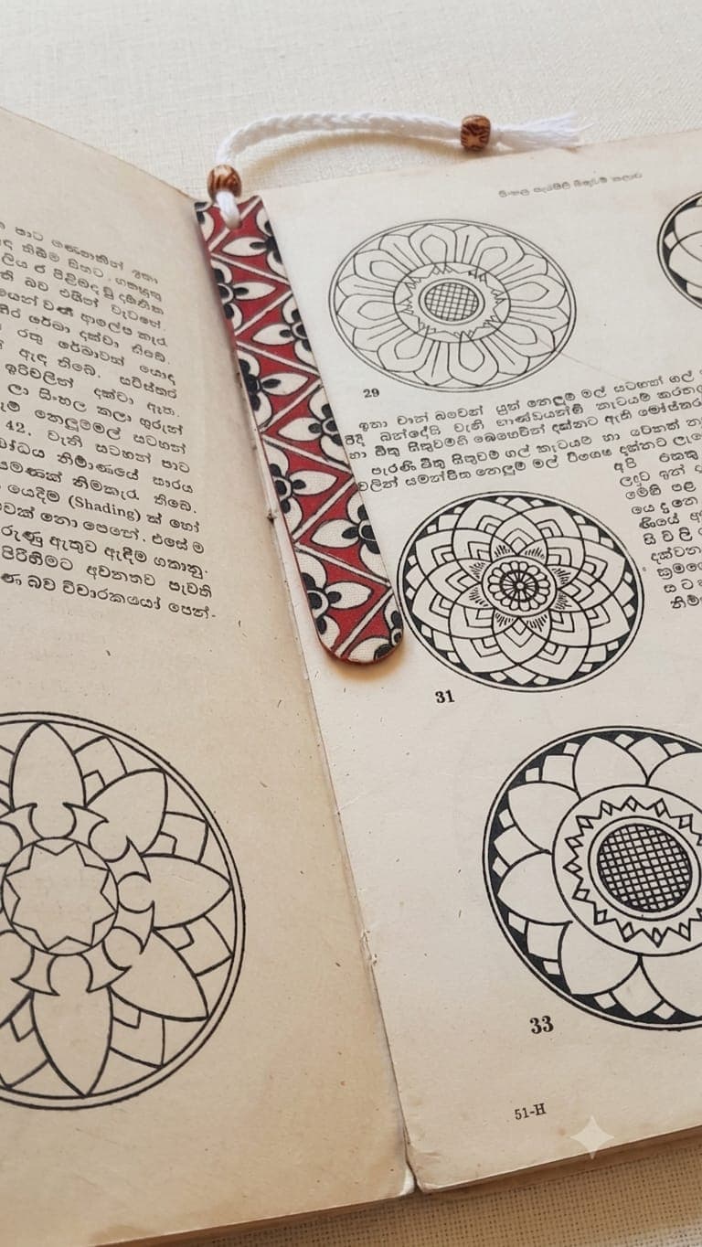 SUHI Crafts bookmarks in use